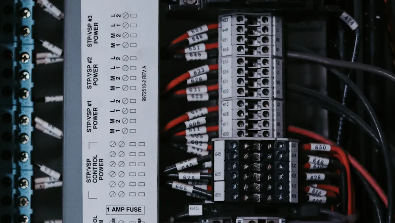 ตัวควบคุมตัวประกอบกำลังอัตโนมัติ